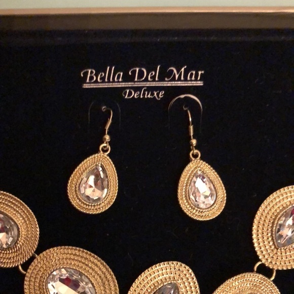 New in box Bella del mar expressions collection jewelry set dressy statement. - Picture 4 of 6